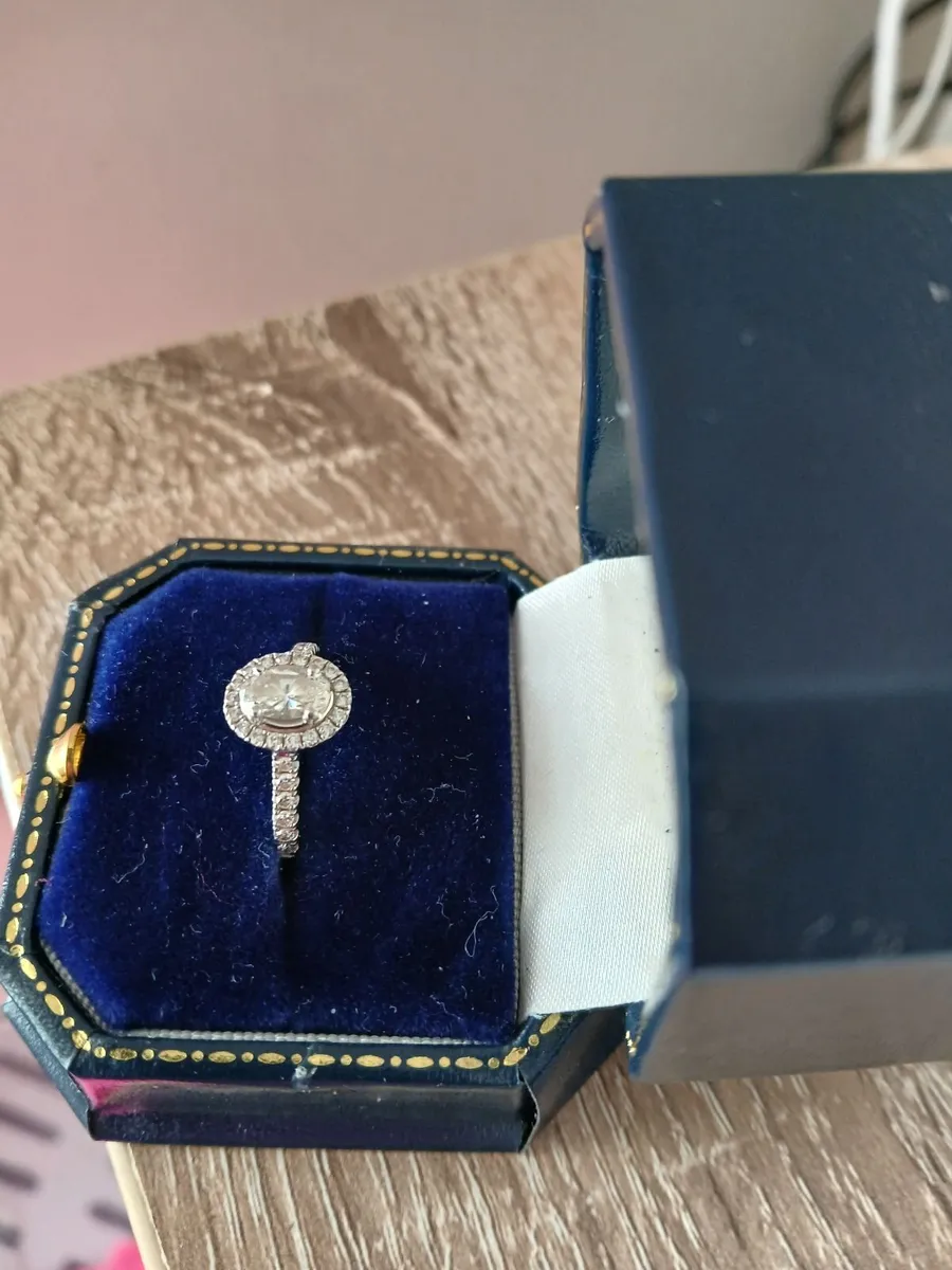 Engagement ring - Image 3