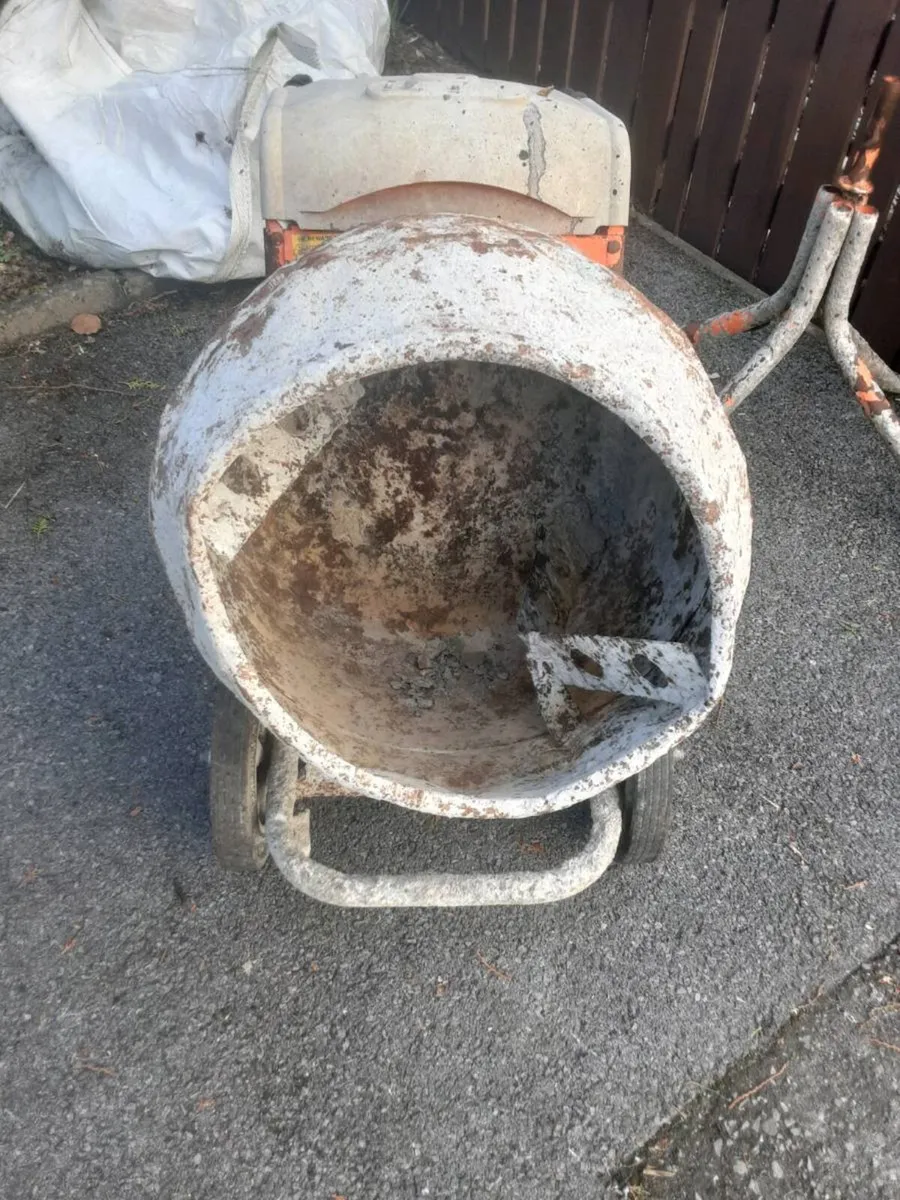 Petrol cement mixer with stand - Image 4