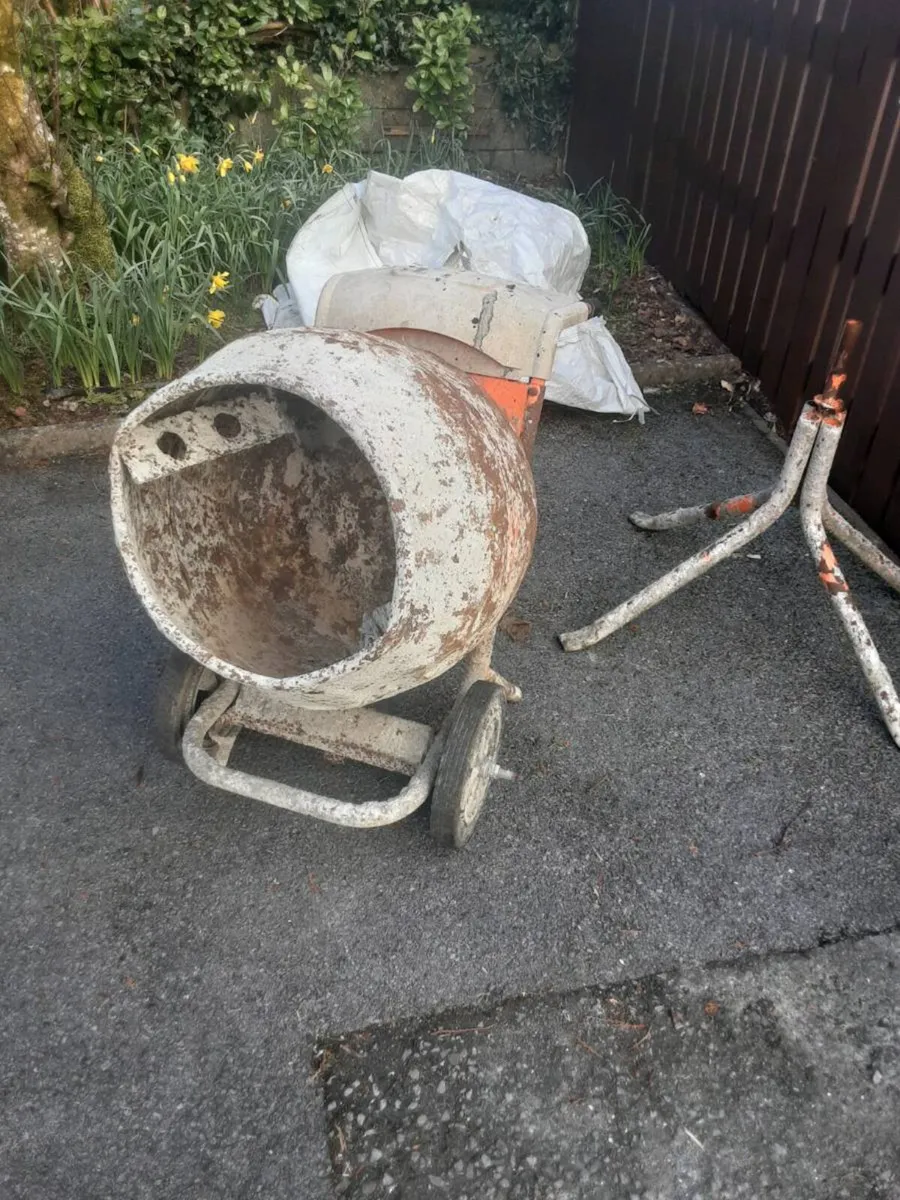 Petrol cement mixer with stand - Image 3