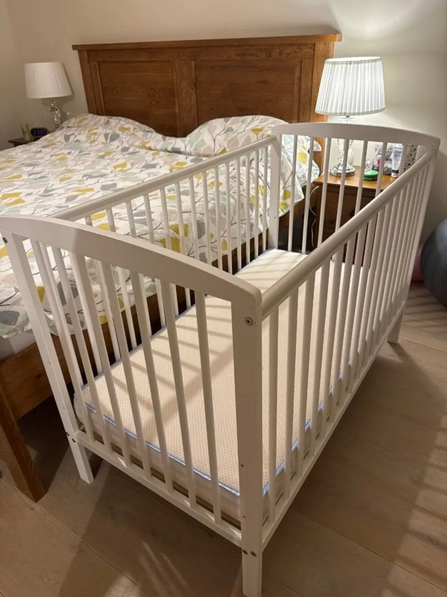 Baby elegance Baby cot + mattress+ cot top changer - Image 1