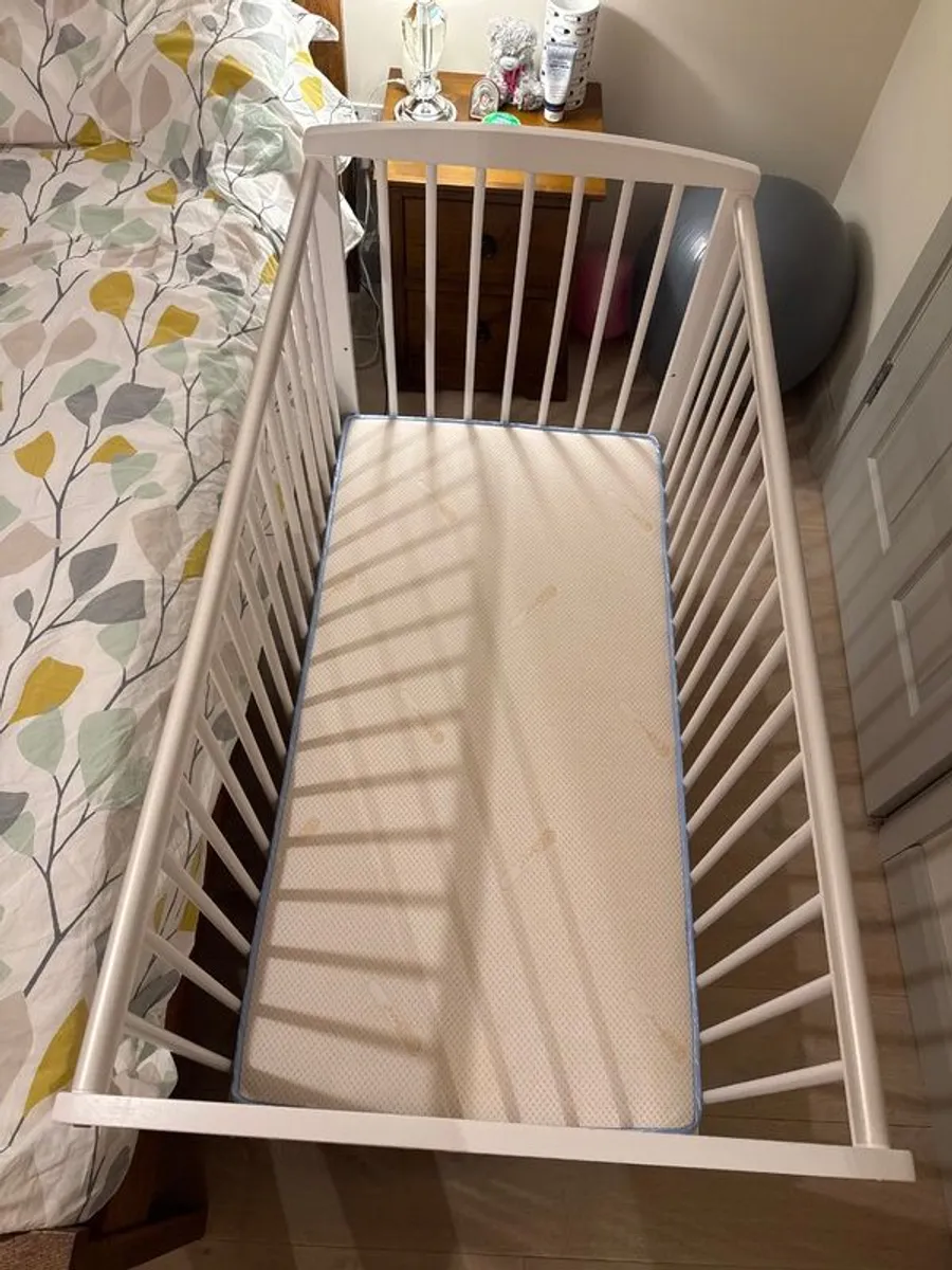 Baby elegance Baby cot + mattress+ cot top changer - Image 4