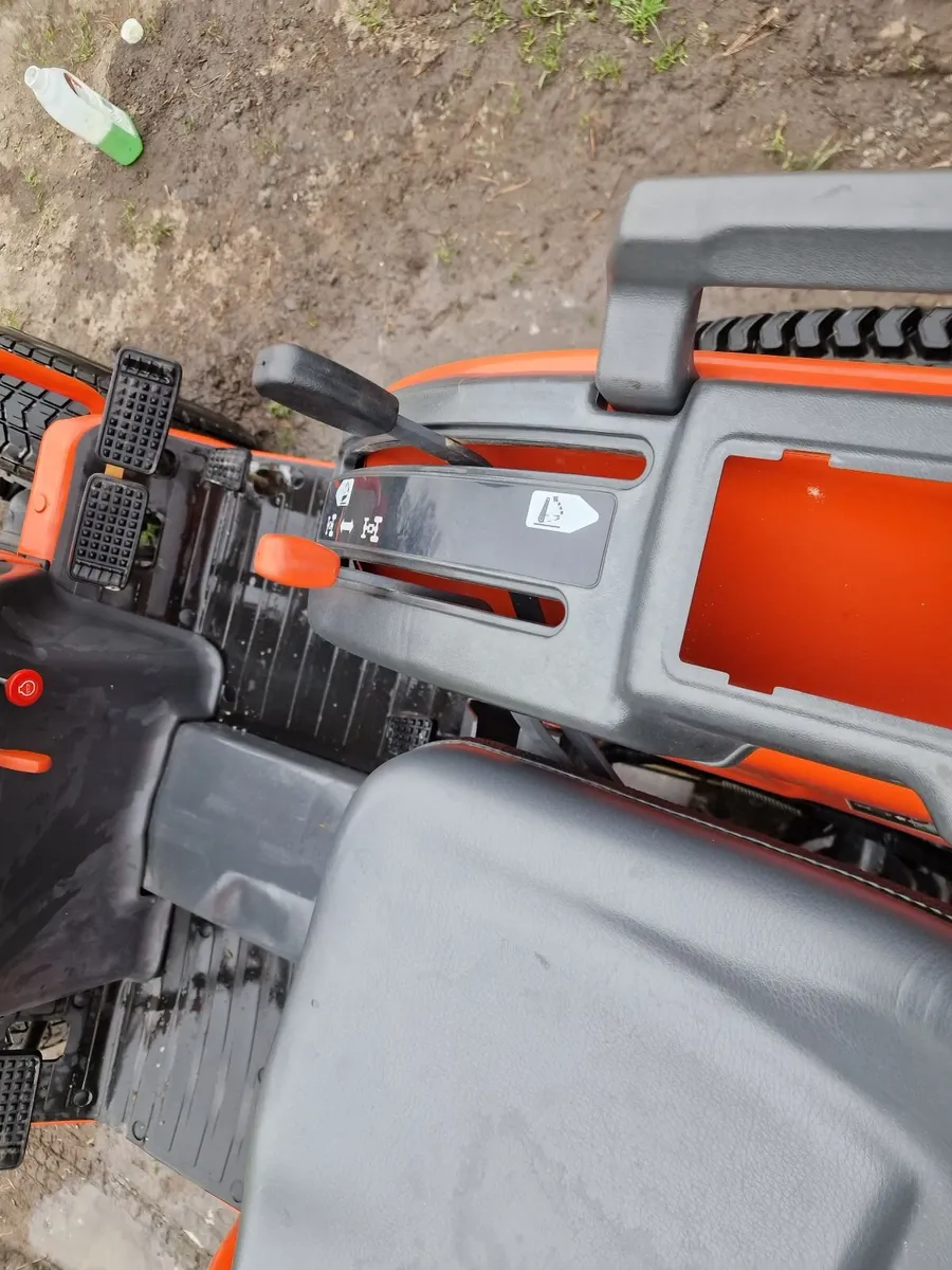 Kubota Compact Tractor low 200 hours with mower - Image 3