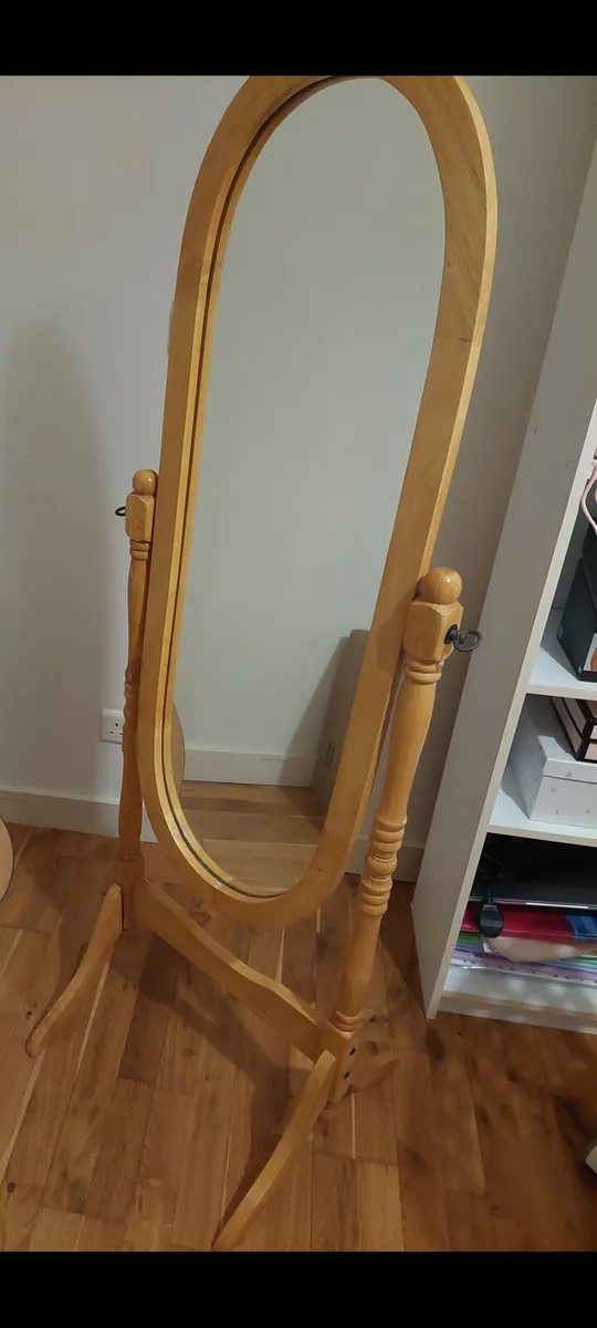 Free standing mirror - Image 1