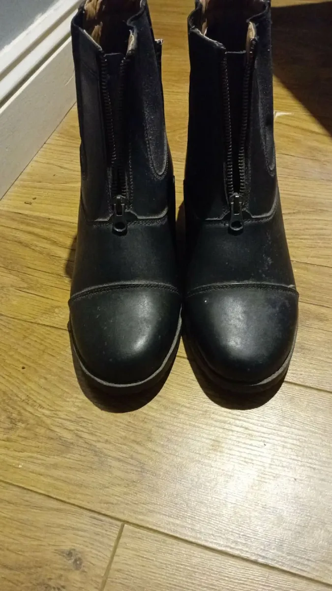 Toggi black jodphur boots size 41 - Image 2
