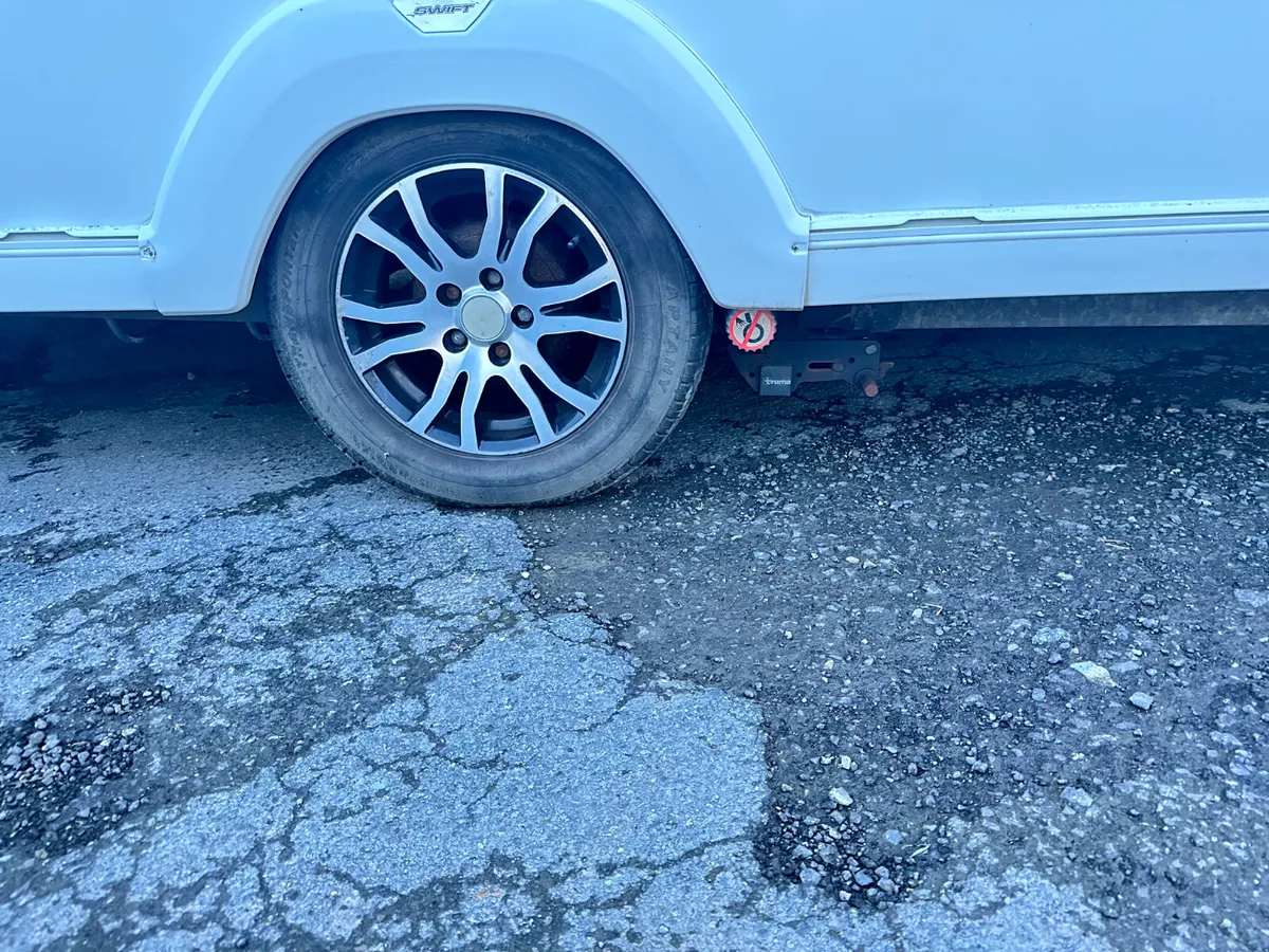 ✨STUNNING SWIFT CHALLENGER 4 BERTH FIXED BED✨ - Image 3