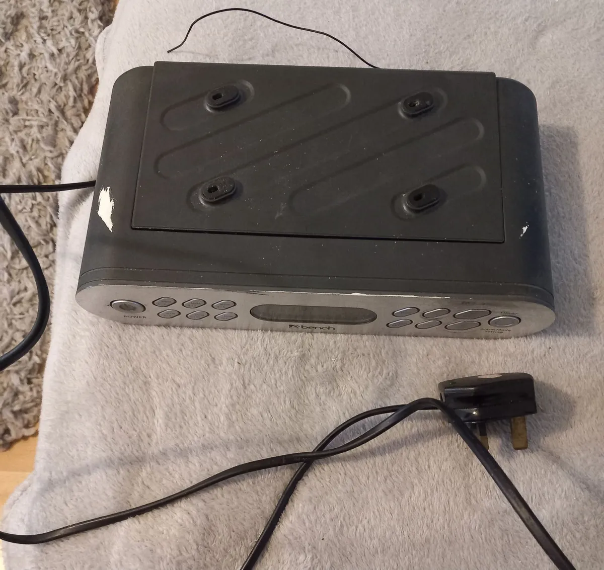 Bench under counter clock radio - Image 4