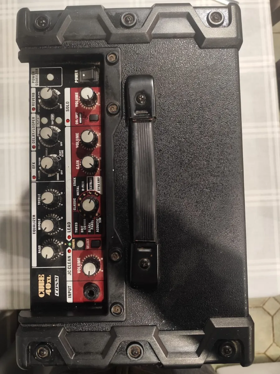 Stratocaster (Mexican) and Roland Cube 40xl amp - Image 4