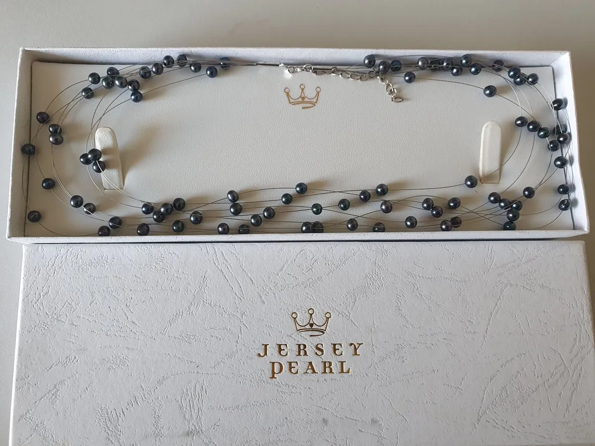 Jersey Pearl floating necklace - Image 1