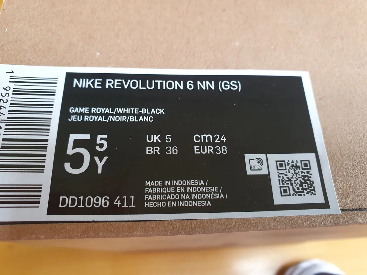 Nike revolution kids blue runners 5 - Image 3