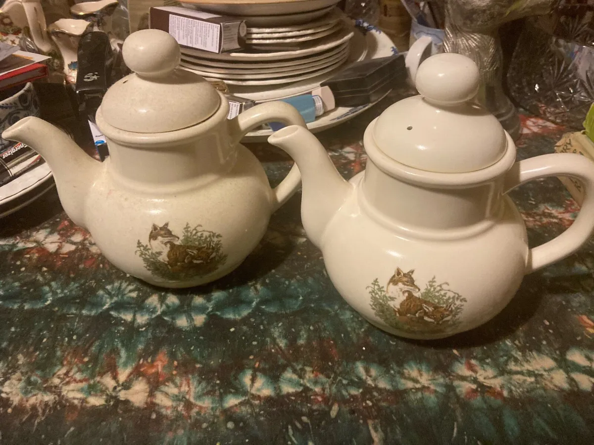 Carrigdhoan teapots free postage - Image 1