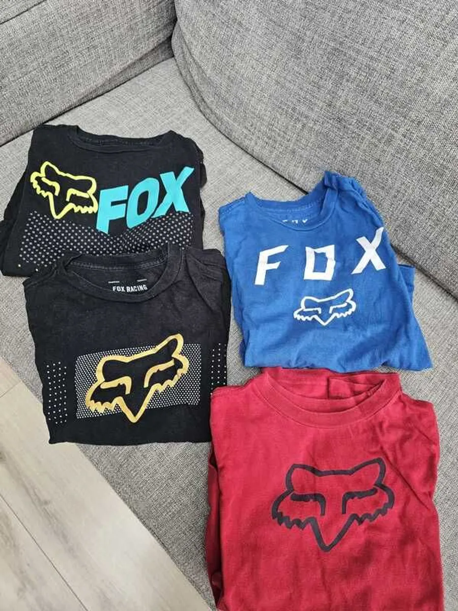 Mountain bike helmet and clothing - Image 3