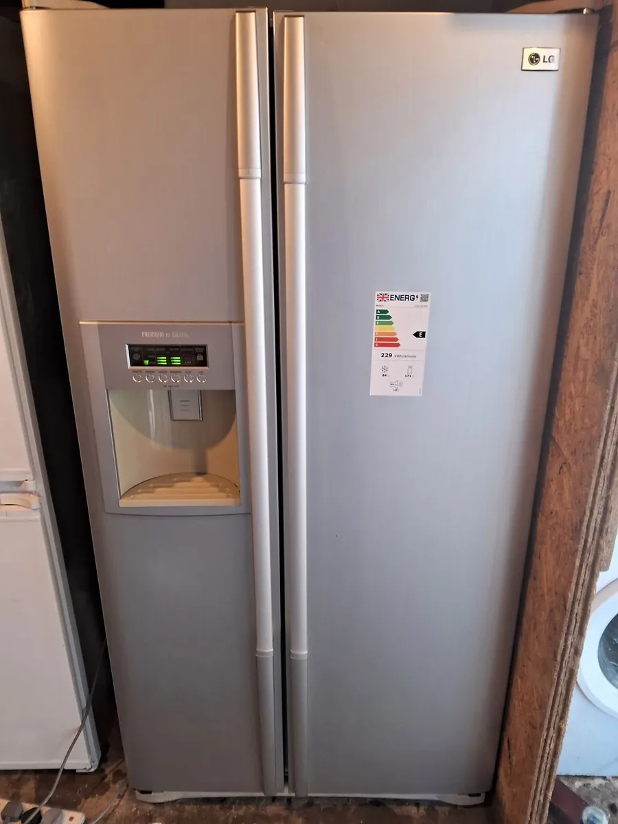 LG AMERICAN FRIDGE AND FREEZER - Image 1