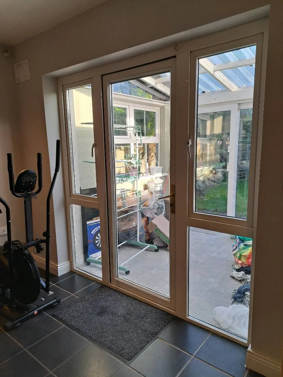 Sliding door and windows - Image 4