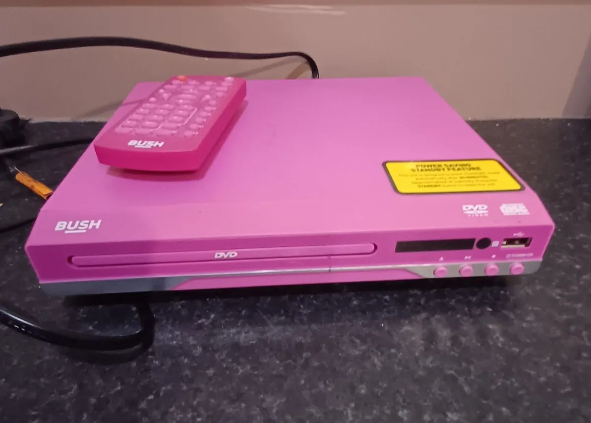 Pink dvd player with remote - Image 1
