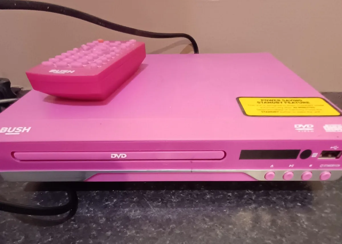 Pink dvd player with remote - Image 2