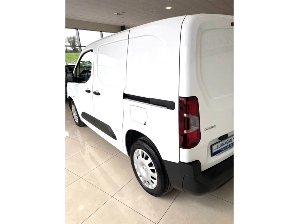 Opel Combo L1H1-1.5 100PS DIESEL 6SPEED MANUAL MY2 - Image 3