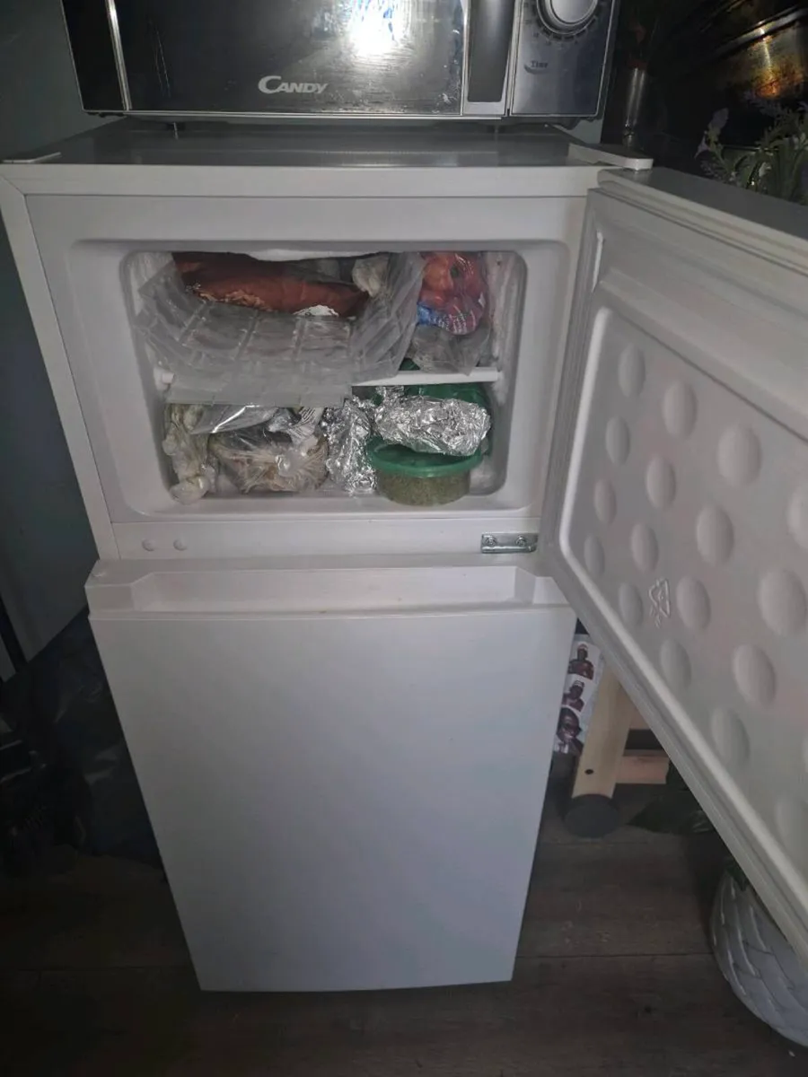 Logik Fridge freezer - Image 1