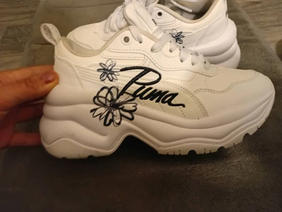 white Puma Women's Cilia Wedge sneakers - Image 2