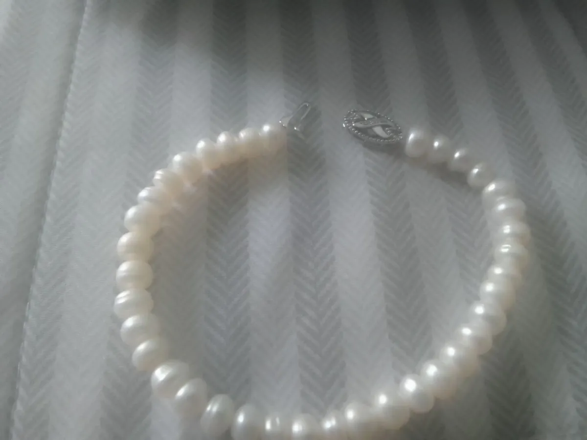 Vintage FRESHWATER PEARL BRACELET WITH DIAMOND - Image 1