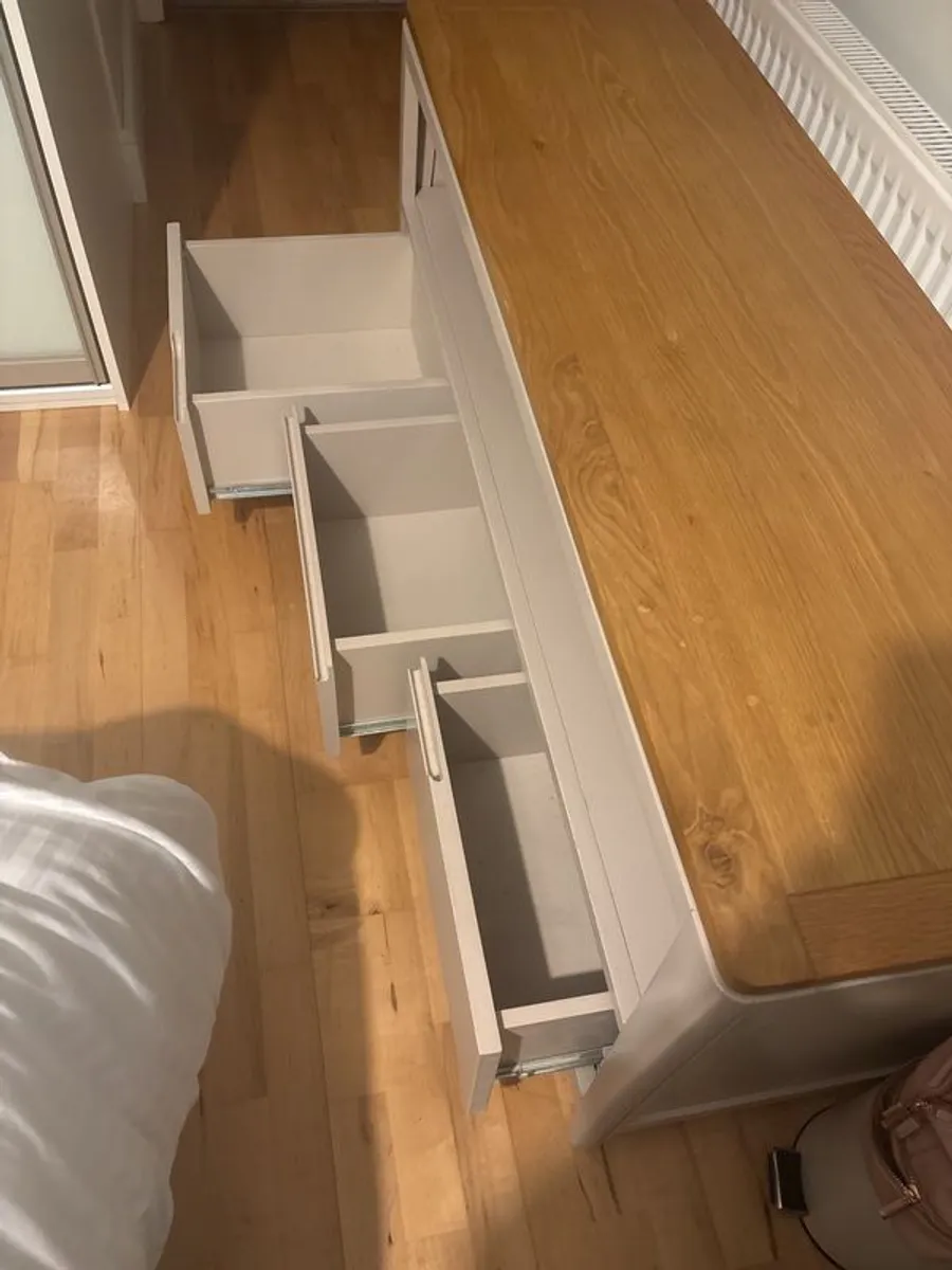 Tv 3 drawer unit ( taupe with oak top ) similar to elephants breath in farrow and ball - Image 4