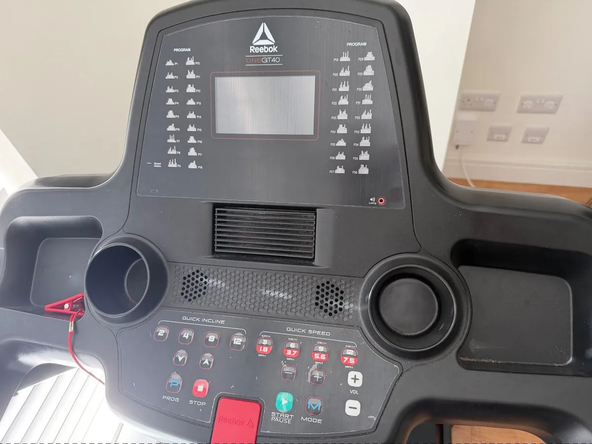 Reebok one GT 40s Treadmill - Image 2