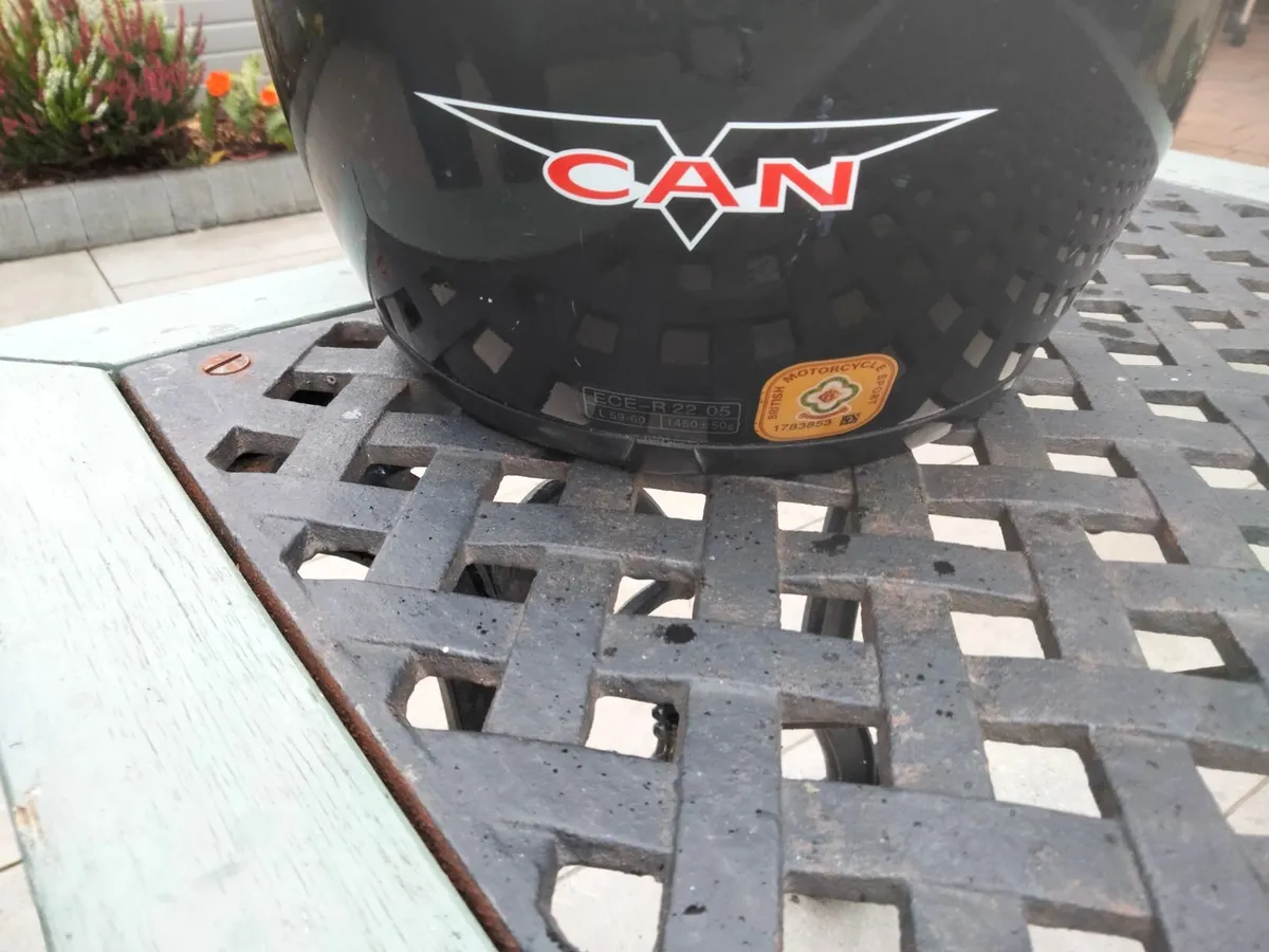 Motorcycle helmet - Image 1