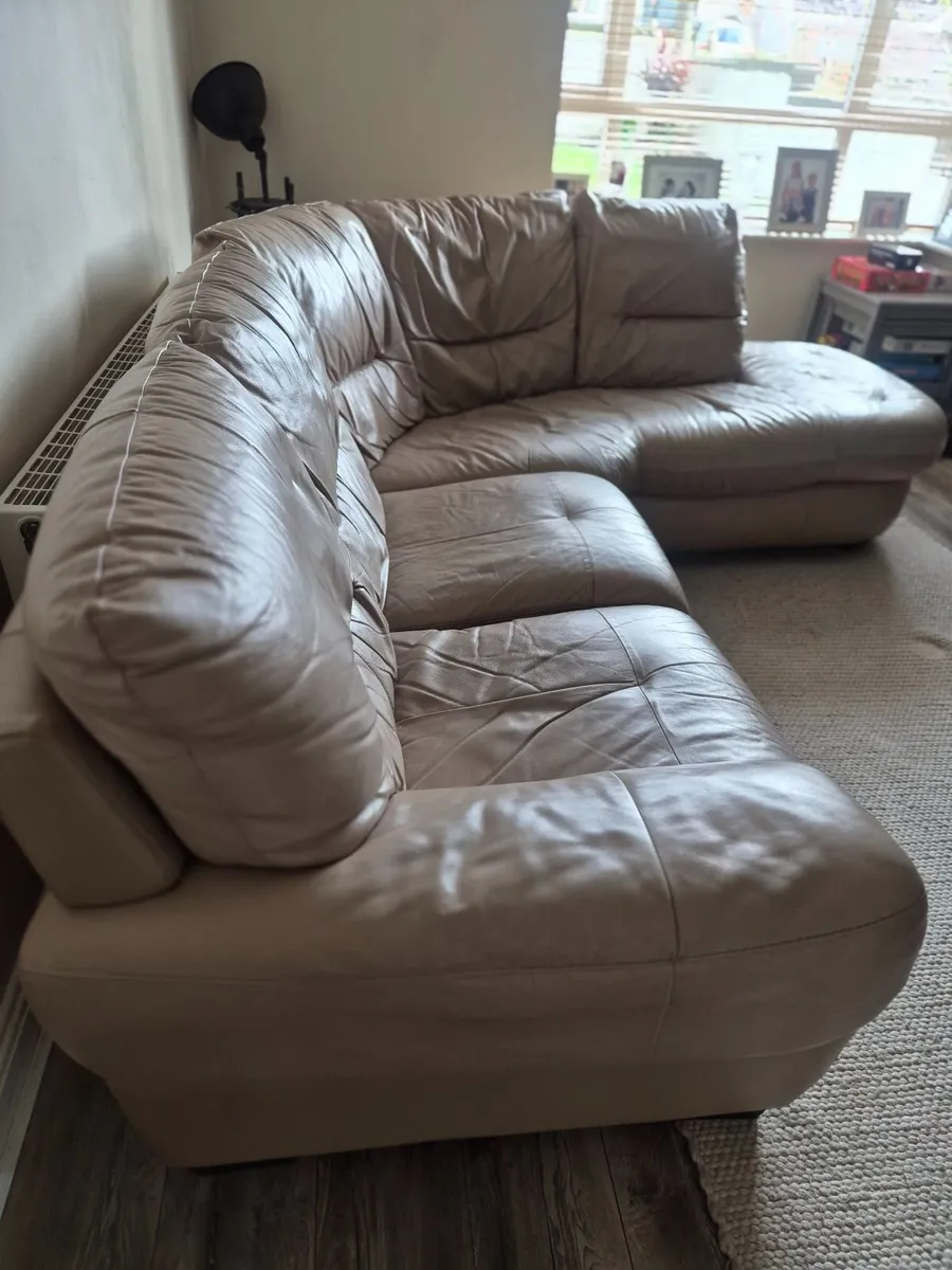 Leather  corner sofa - Image 2