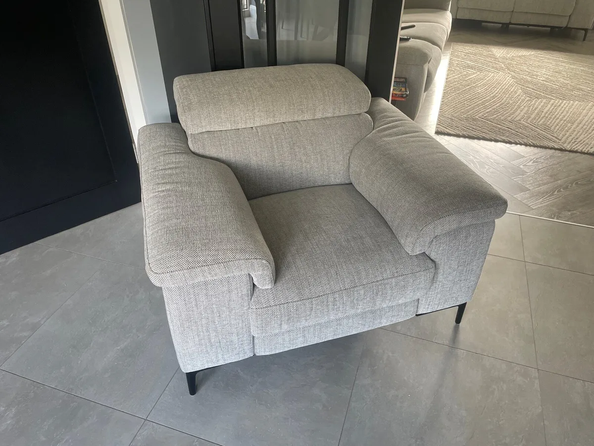 REDUCED!!!!  Electric Reclining chair - Image 4