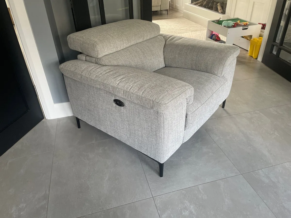 REDUCED!!!!  Electric Reclining chair - Image 1