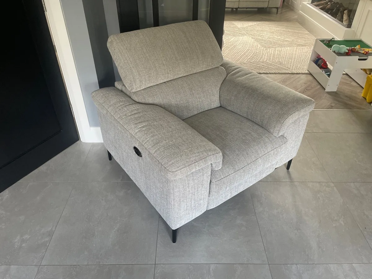REDUCED!!!!  Electric Reclining chair - Image 2