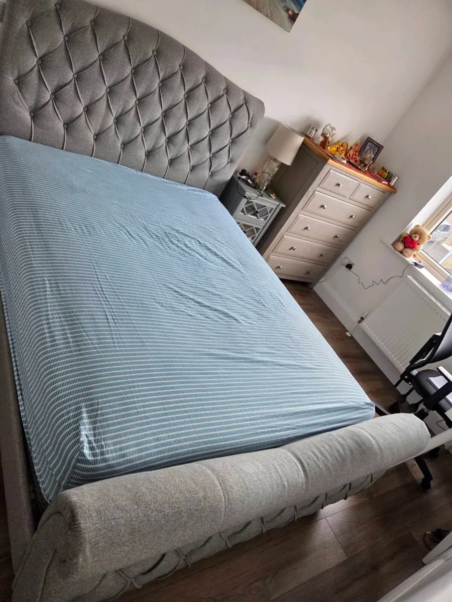 King size bed - Image 2