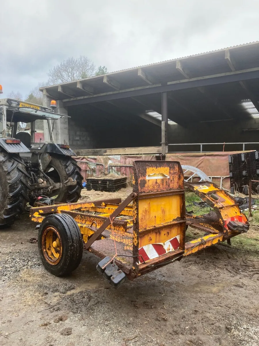 Trailer and cans for sale - Image 1