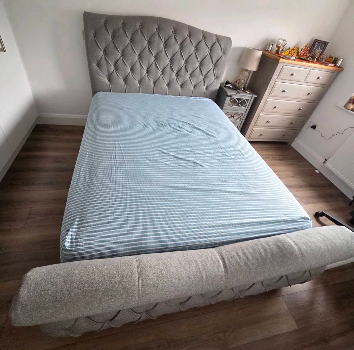King size bed - Image 3