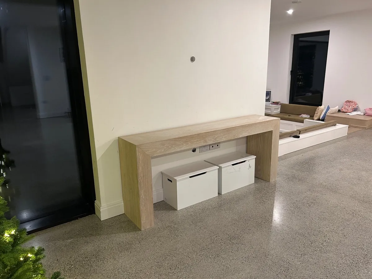 Console Table - Image 3