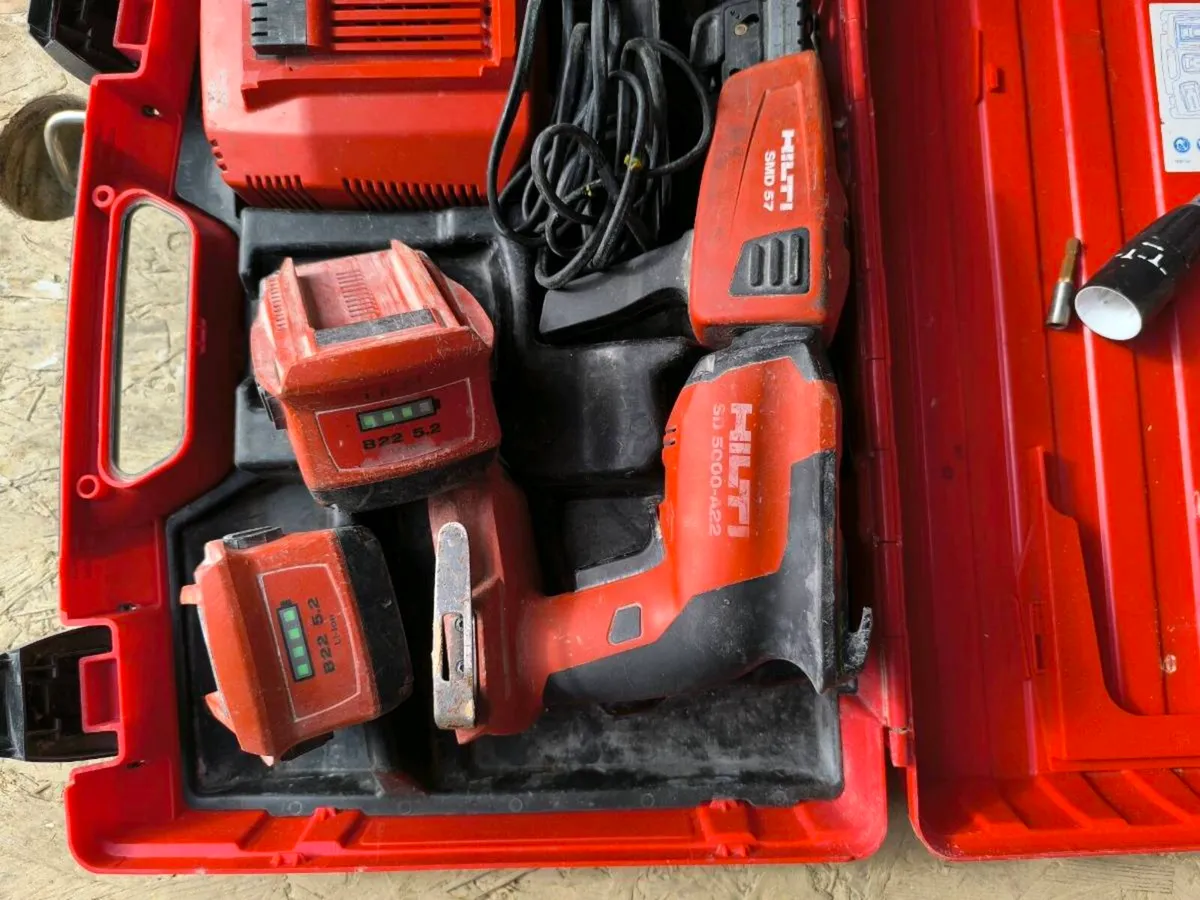 Hilti SD 5000 drywall screw gun
2 batteries - Image 2
