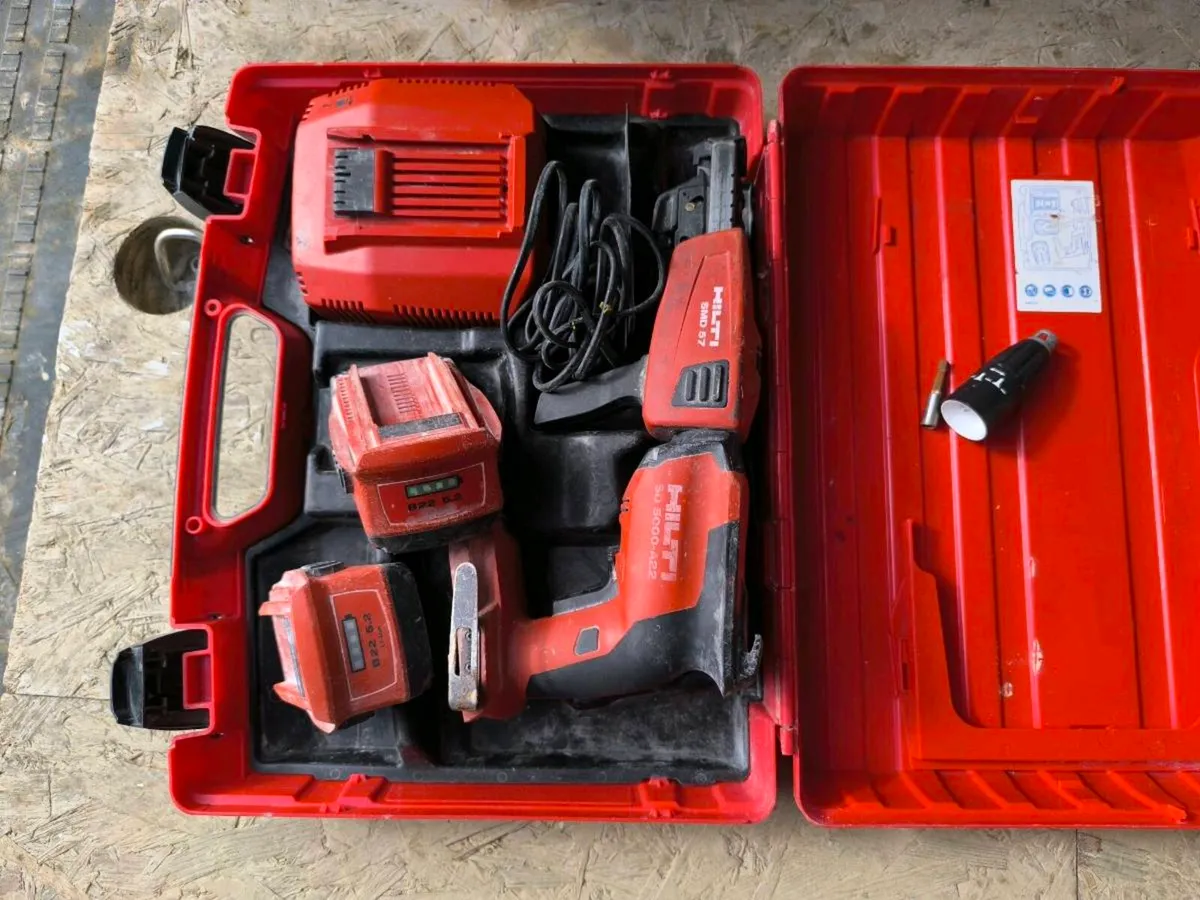 Hilti SD 5000 drywall screw gun
2 batteries - Image 3