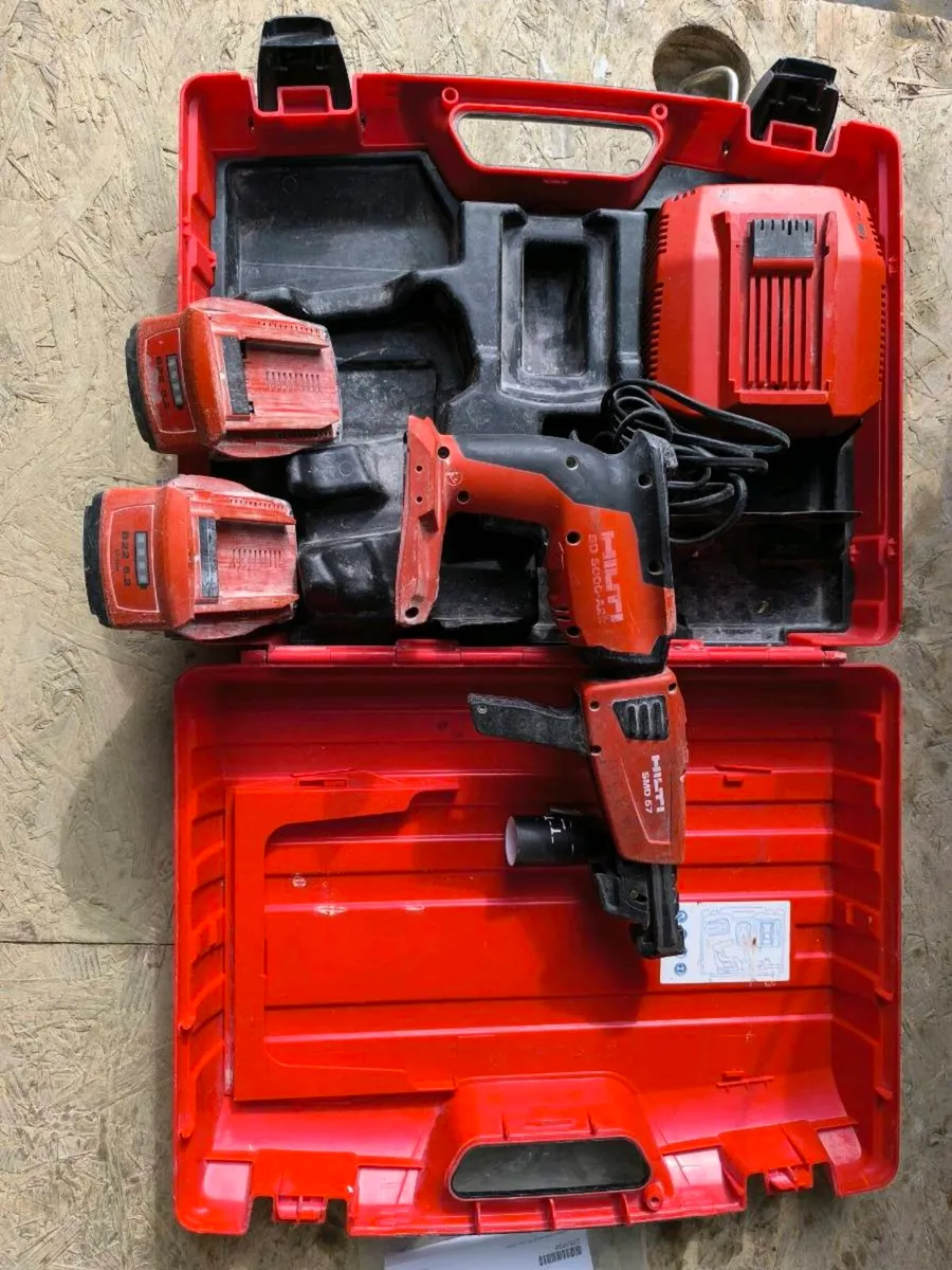 Hilti SD 5000 drywall screw gun
2 batteries - Image 4
