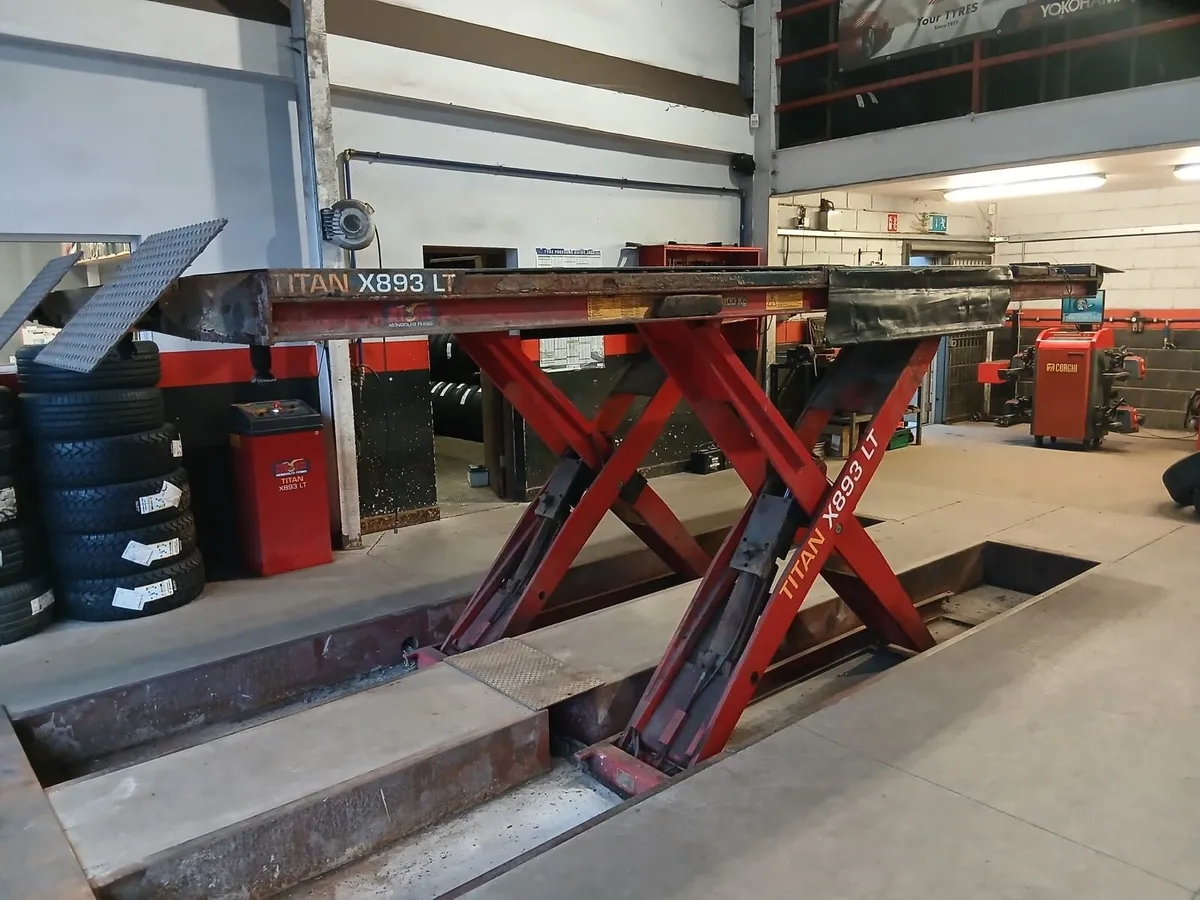 Garage Scissor Lift (Mondolfo) - Image 1