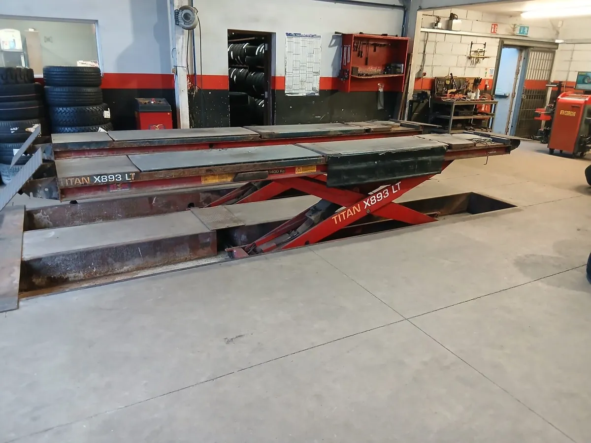 Garage Scissor Lift (Mondolfo) - Image 2