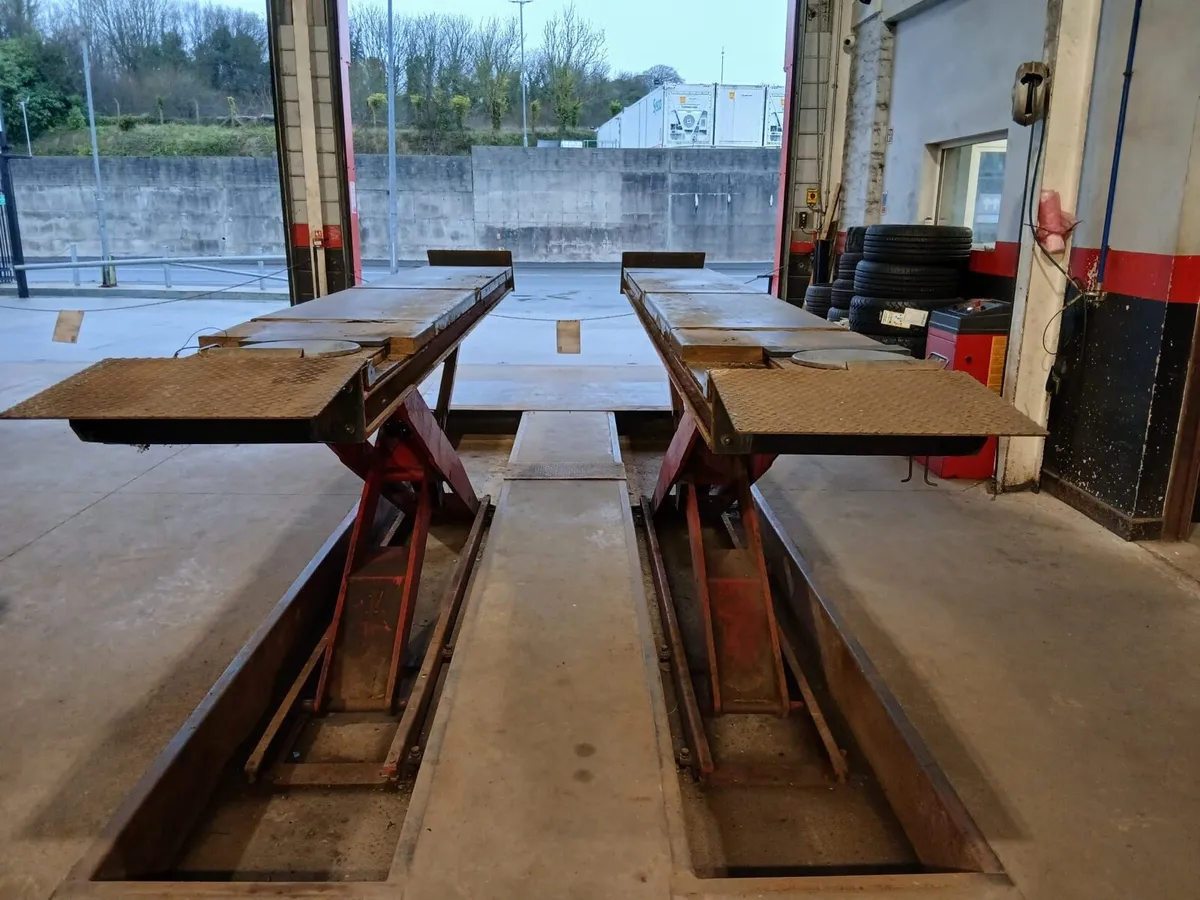 Garage Scissor Lift (Mondolfo) - Image 3