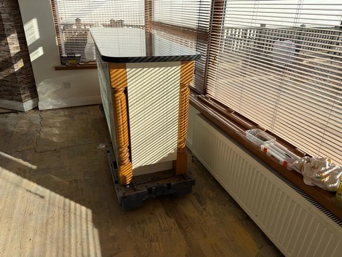 Kitchen island / bar - Image 2