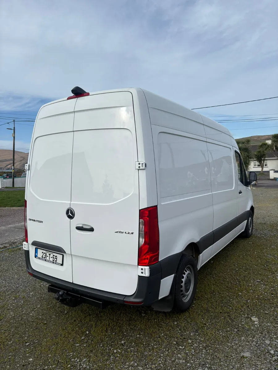 Mercedes-Benz Sprinter 2023 215CDI - Image 2
