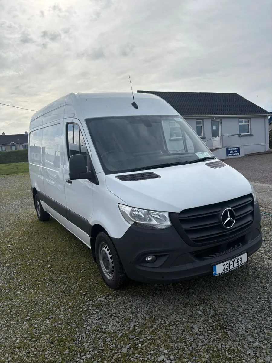 Mercedes-Benz Sprinter 2023 215CDI - Image 1