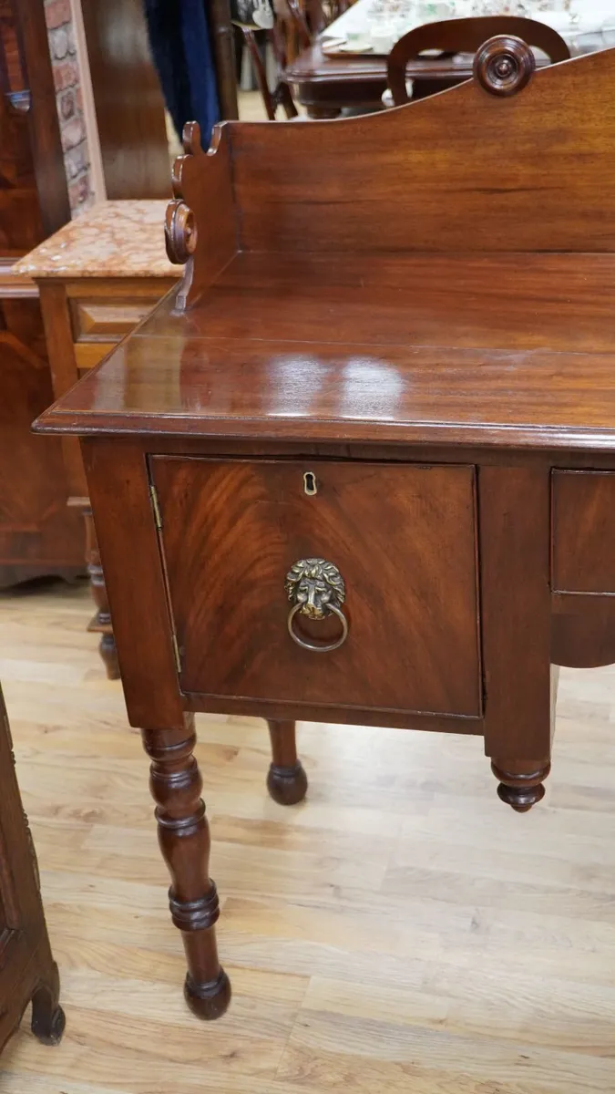 Late Georgian / Early Victorian Mahogany Sideboard - Image 3