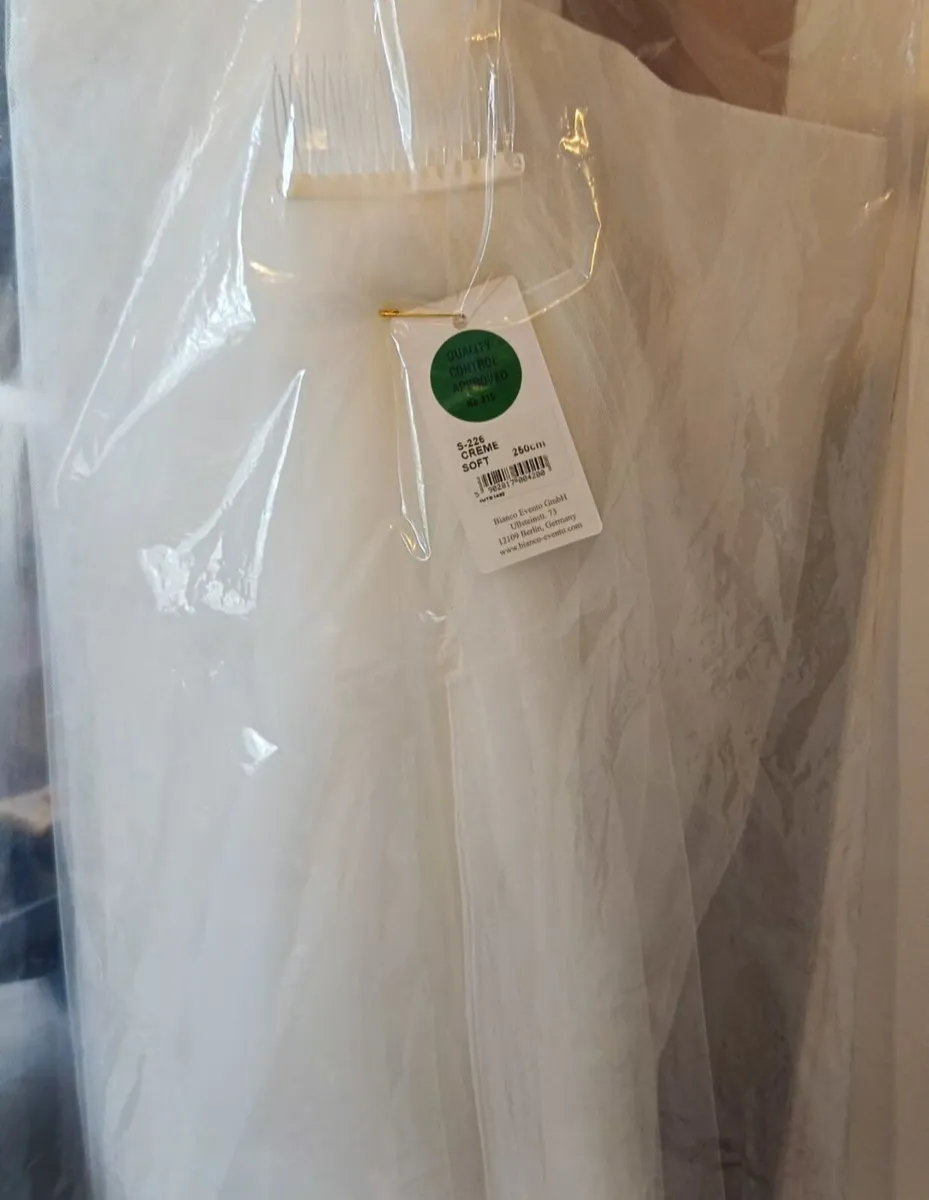 Wedding dress - Image 3