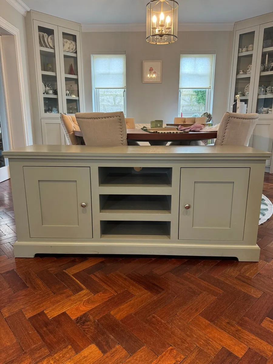 TV Console - Image 1