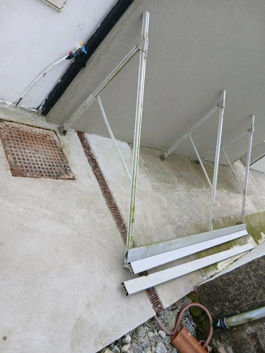 Covered in clothes line frame - Image 3