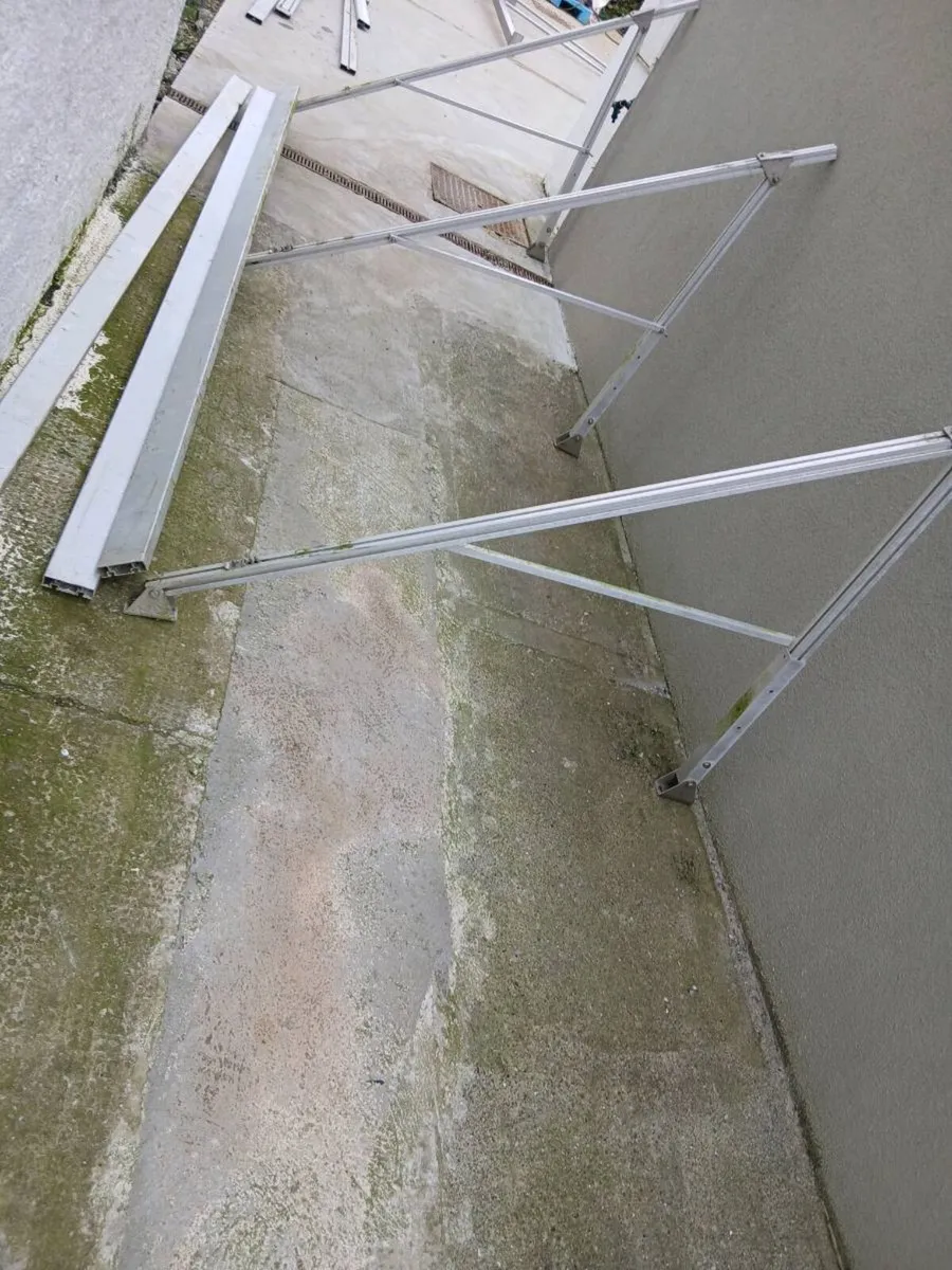 Covered in clothes line frame - Image 4