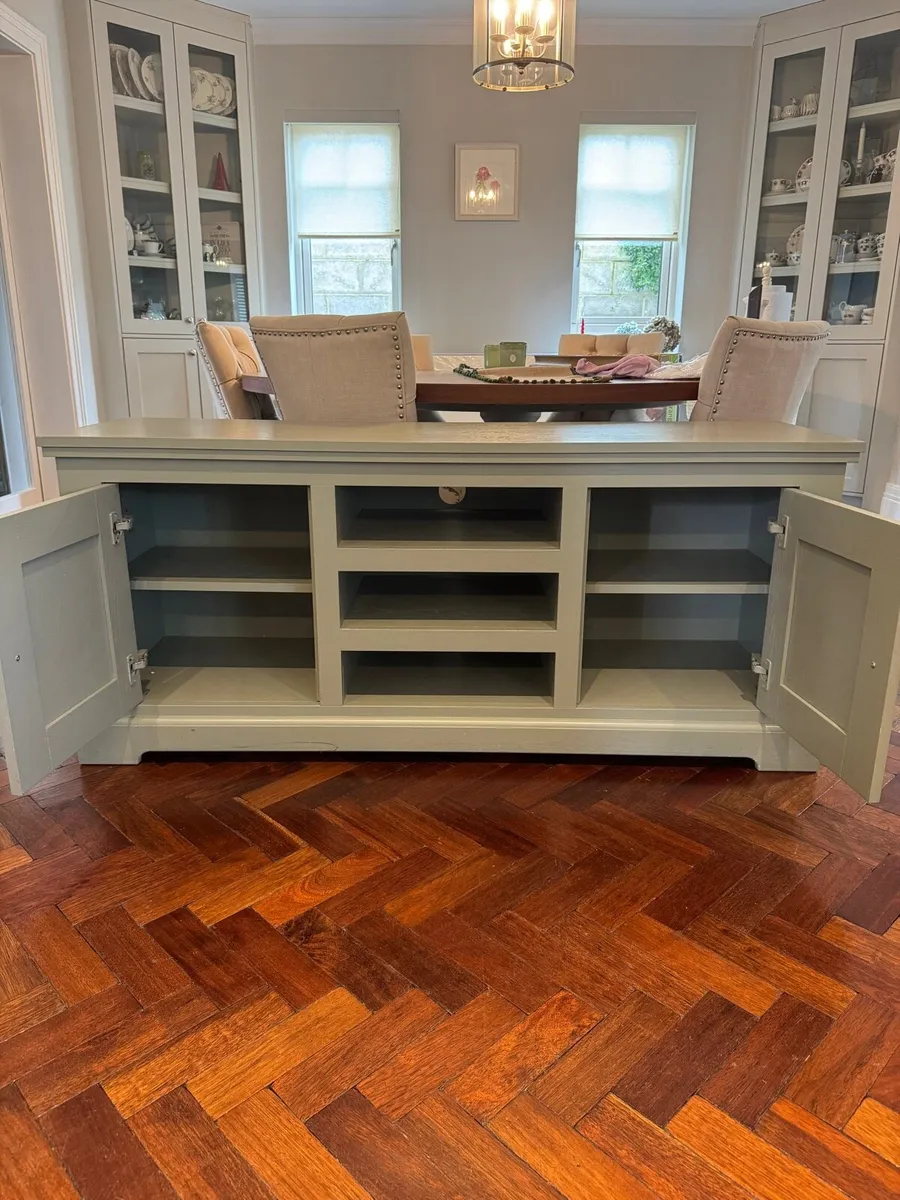 TV Console - Image 2