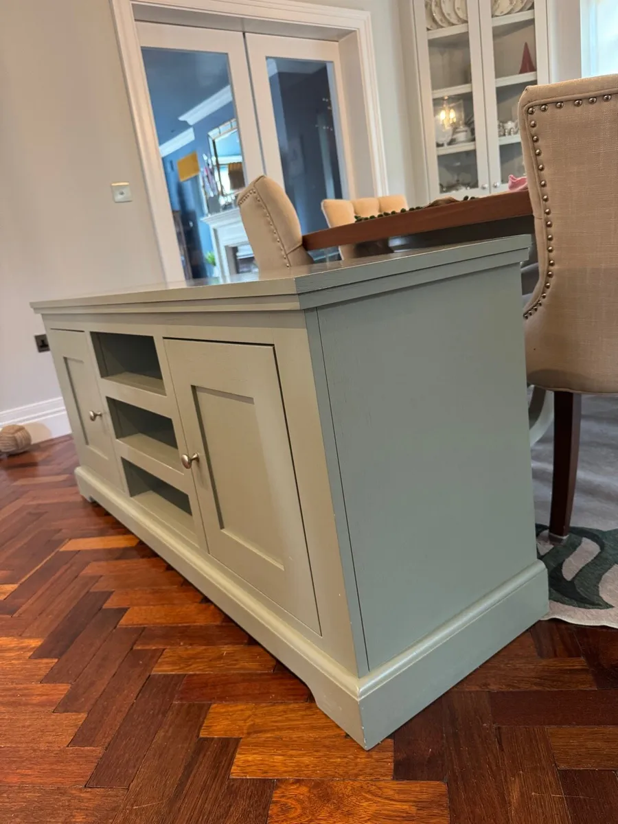 TV Console - Image 3